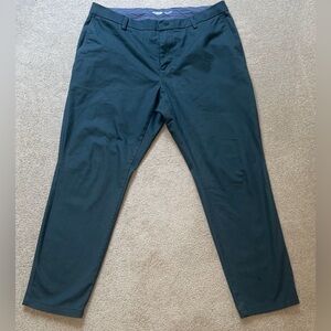 Old Navy Athletic Built-In Flex Rotation Chino Pants - Olive - 36x30